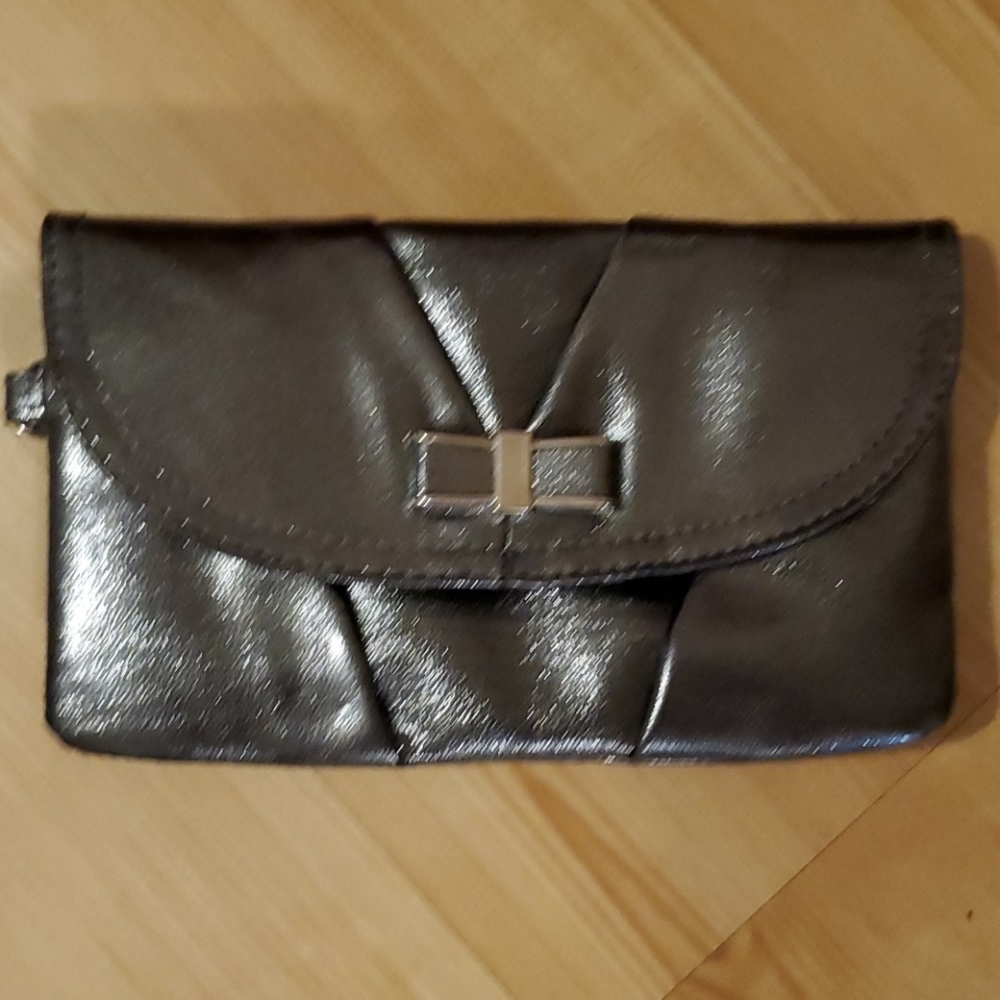 ELLE Cocktail Wristlet 🍸 - Picture 6 of 6
